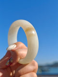 有證書和田白玉帶糖料玉手鐲｜56 mm 圈口 · 18.4 mm 厚度 · Hetian White Jade Bracelet