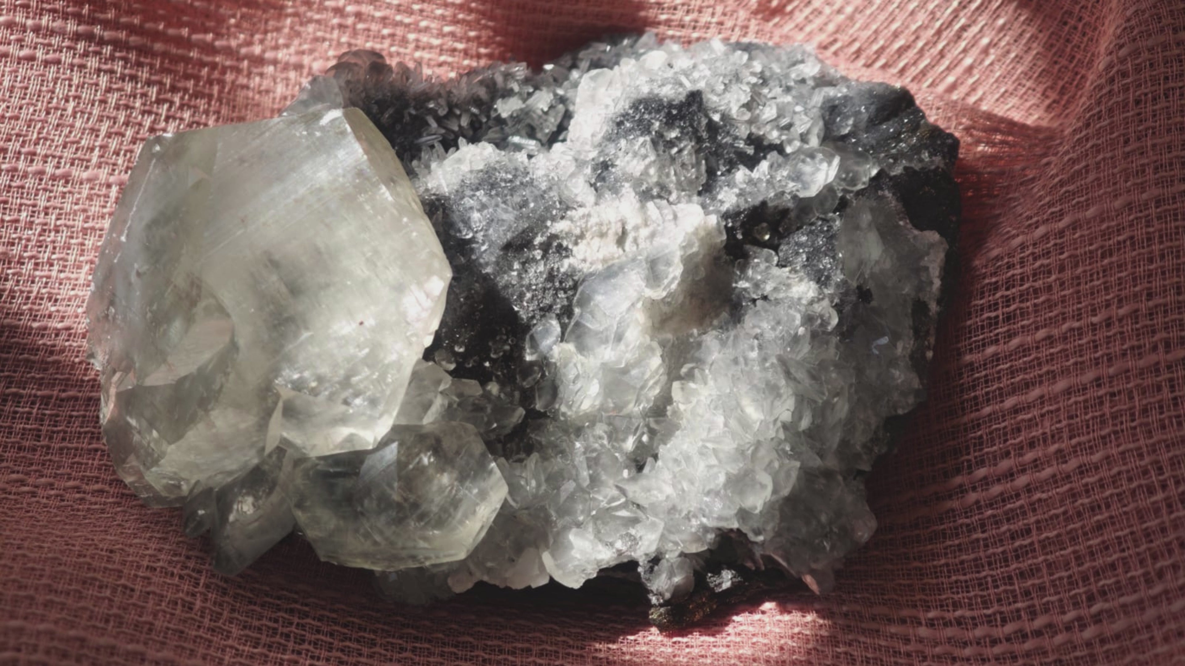 Adamigold | Calcite × Quartz × Pyrite｜天然礦物標本